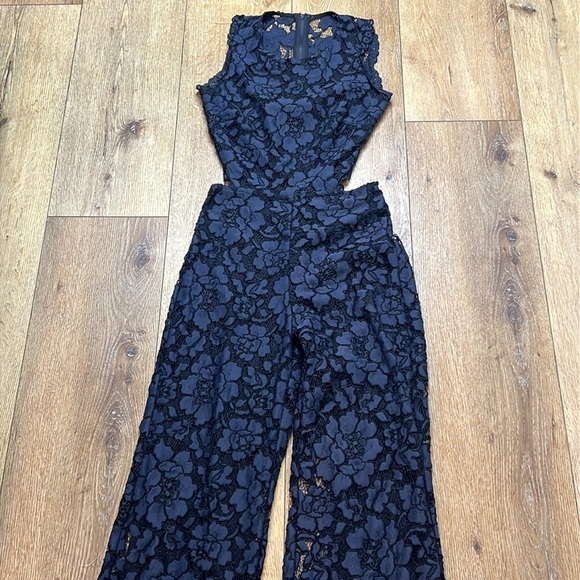 Alexis Livia Navy Lace Open Back Jumpsuit Size S - Picture 3 of 14